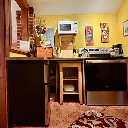 Wheelchair Accessible 2 Bedroom Downtown Suite Urban Comfort- Pet-Friendly, Νέλσον Εξωτερικό φωτογραφία