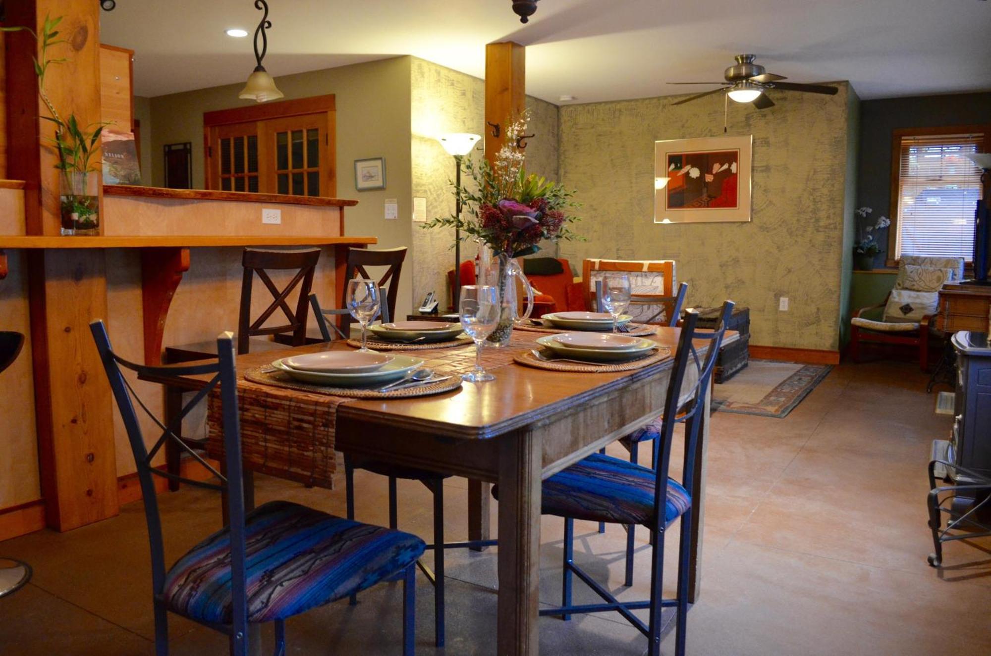 Wheelchair Accessible 2 Bedroom Downtown Suite Urban Comfort- Pet-Friendly, Νέλσον Εξωτερικό φωτογραφία