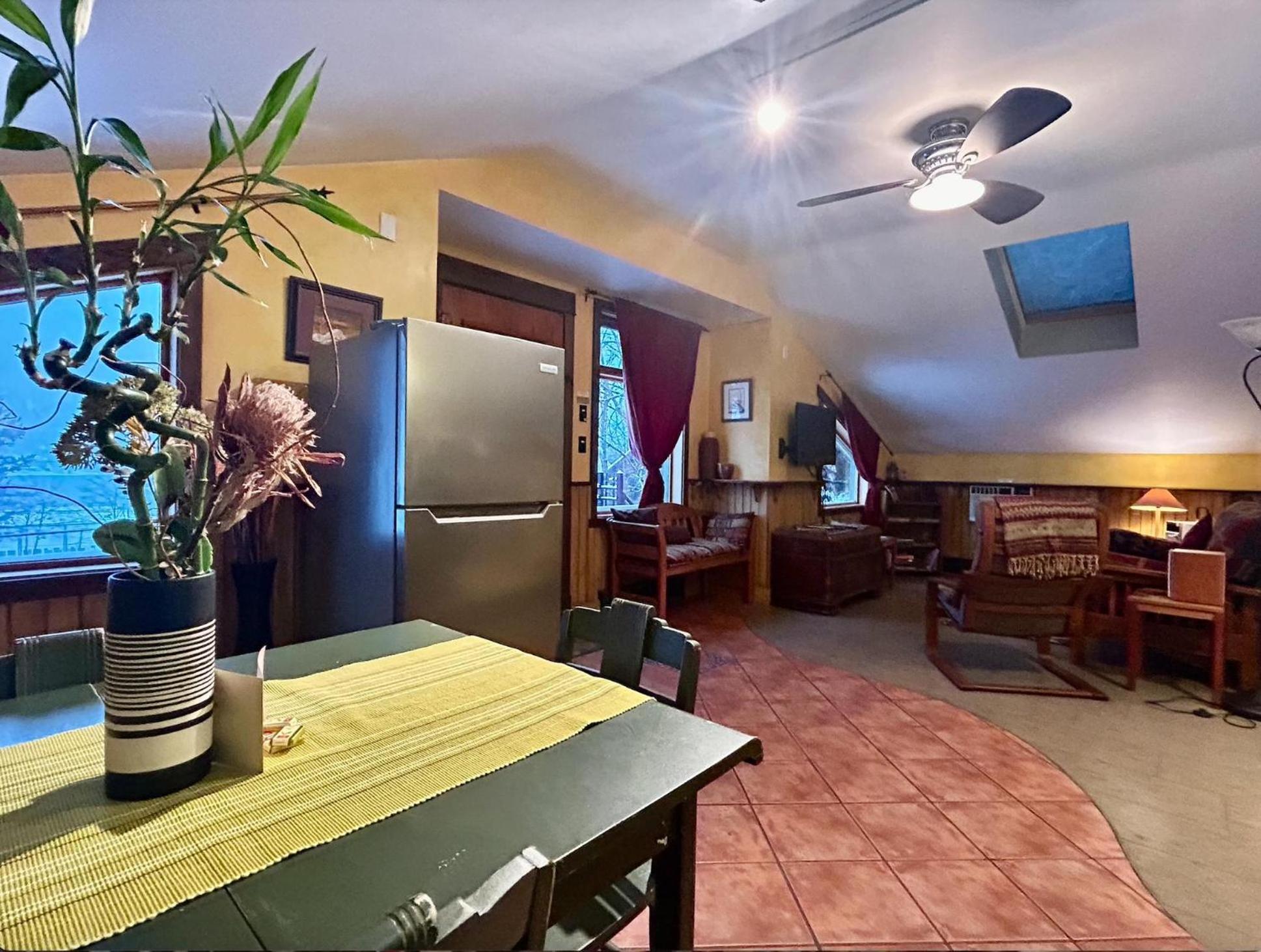 Wheelchair Accessible 2 Bedroom Downtown Suite Urban Comfort- Pet-Friendly, Νέλσον Εξωτερικό φωτογραφία
