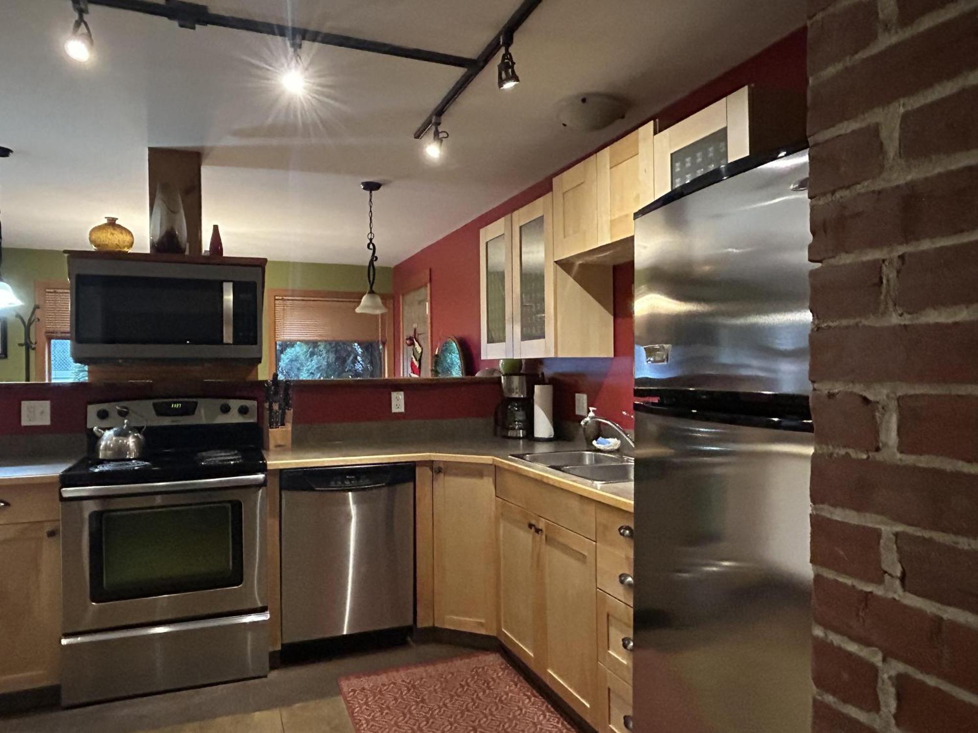 Wheelchair Accessible 2 Bedroom Downtown Suite Urban Comfort- Pet-Friendly, Νέλσον Εξωτερικό φωτογραφία