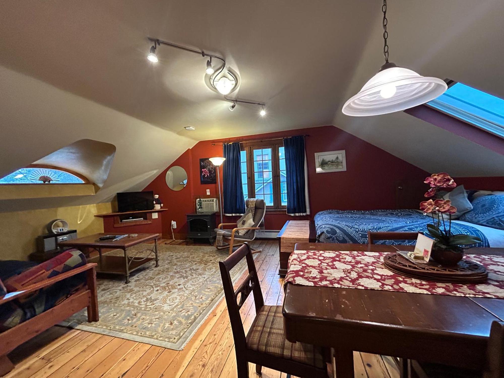Wheelchair Accessible 2 Bedroom Downtown Suite Urban Comfort- Pet-Friendly, Νέλσον Εξωτερικό φωτογραφία